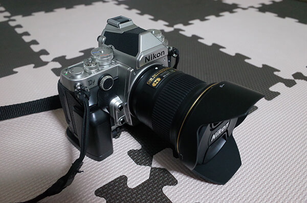 20mm単焦点を装着したNikon Df
