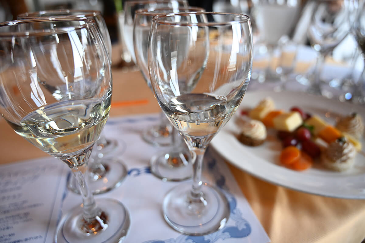 ダイヤモンド・プリンセス ワインテイスティングの白ワイン2杯