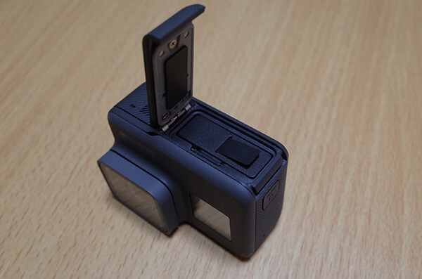 GoProのバッテリーを入れるところ
