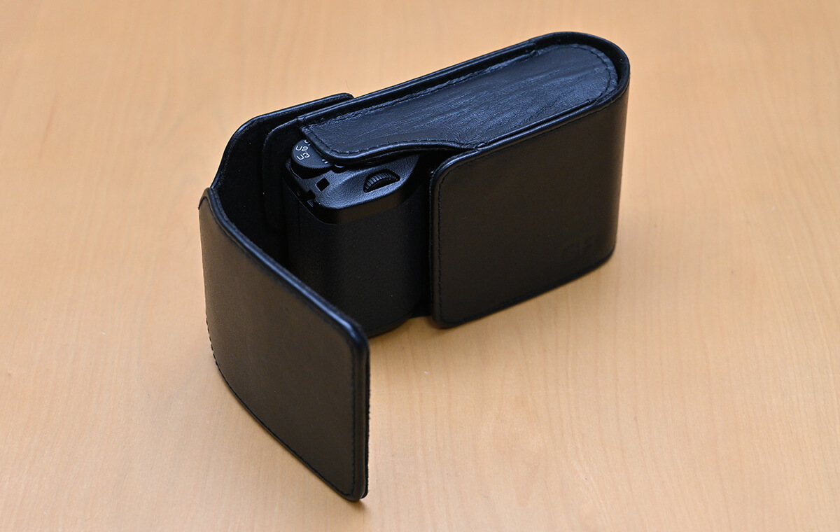 GR2のソフトケース「GC-5」にGR3を収納