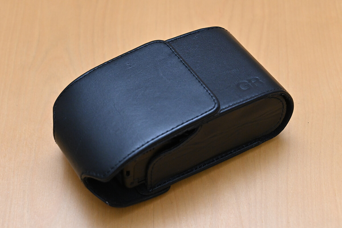 GR2のソフトケース「GC-5」にGR3を収納