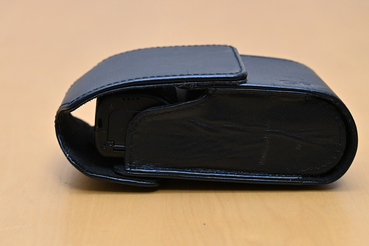GR2のソフトケース「GC-5」にGR3を収納したときの隙間