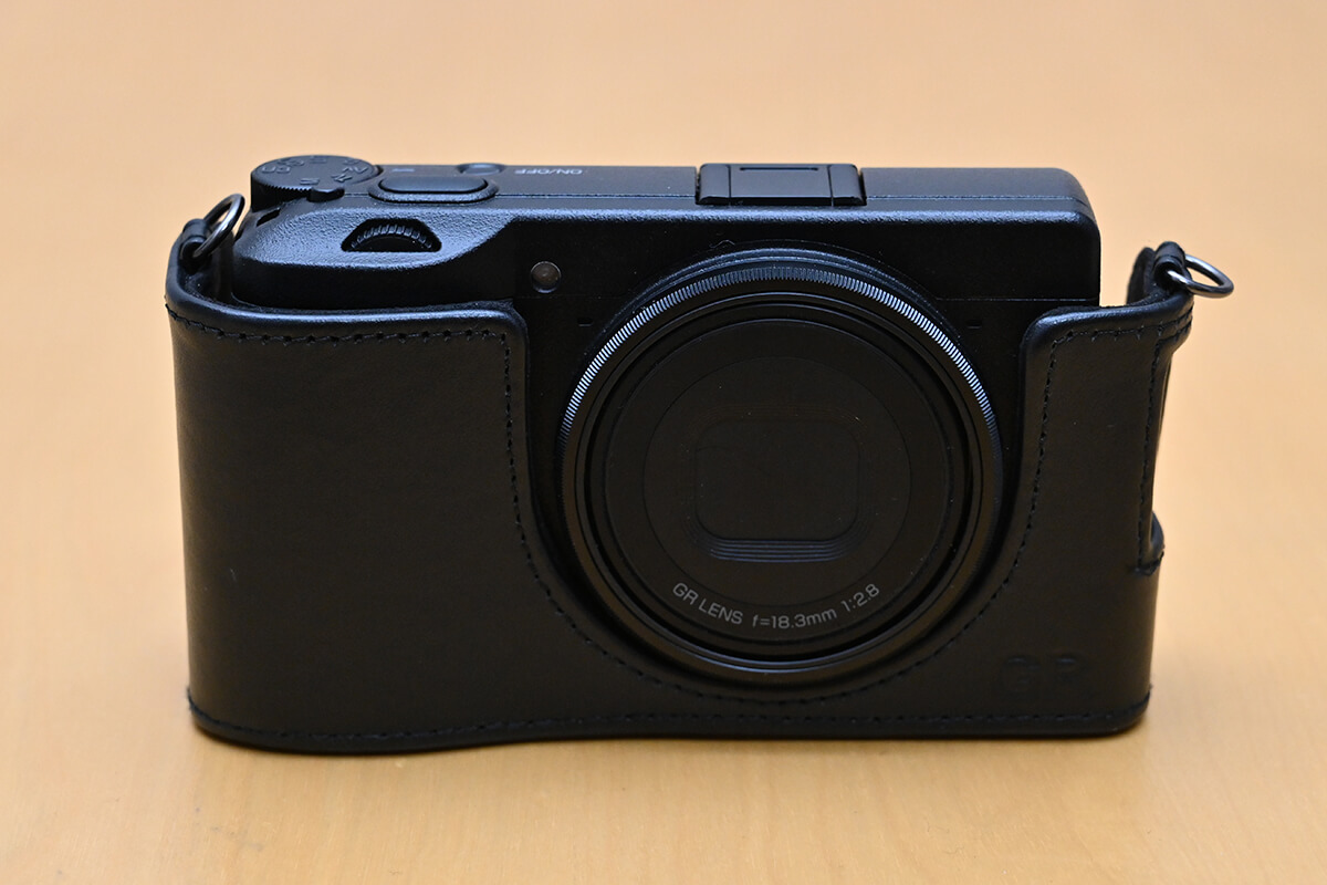 GR2のジャケット「GC-6」にGR3を装着