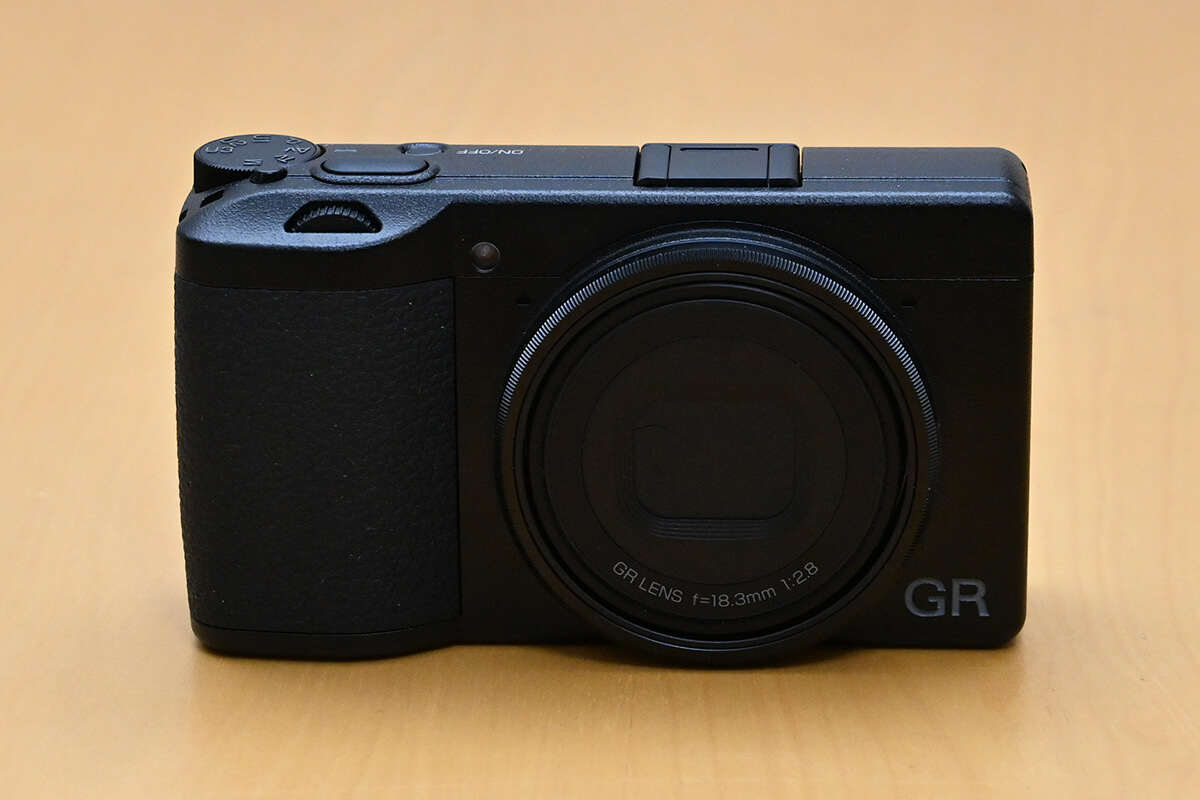 RICOH GR3 外観 正面から