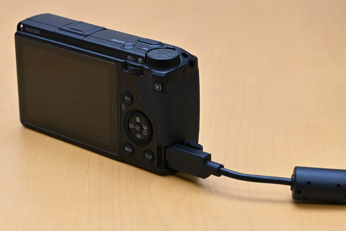 RICOH GR3 外観 右側のUSB Type-C端子
