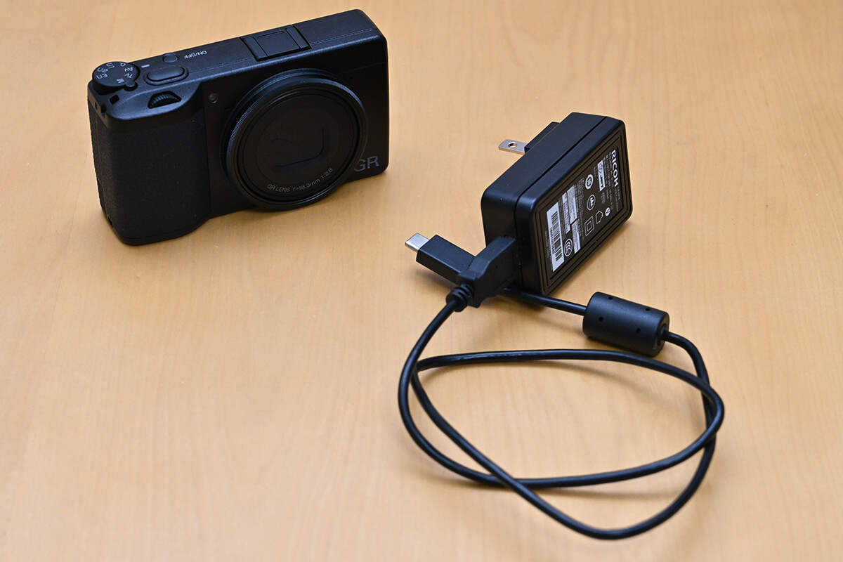 RICOH GR3 付属の充電器